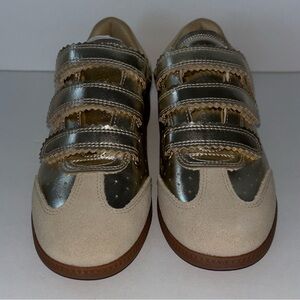 Steve Madden Gold Sneakers Women’s size 7.5